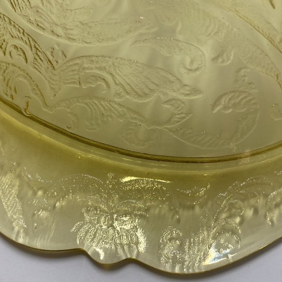Oval Vegetable Serving Bowl, Yellow Depression Glass Madrid by Federal Glass - Picture 7 of 9